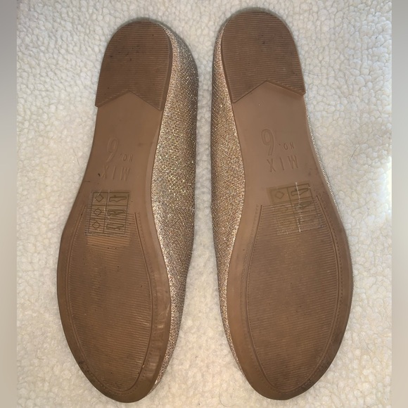Mix No. 6 gold very sparkly flats size 8. - Picture 6 of 15
